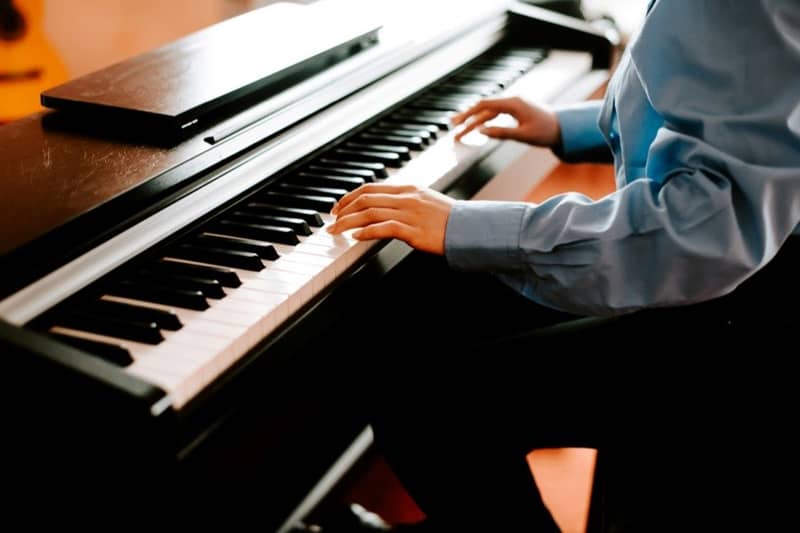 Pianino pamokos su vedėju — Justina